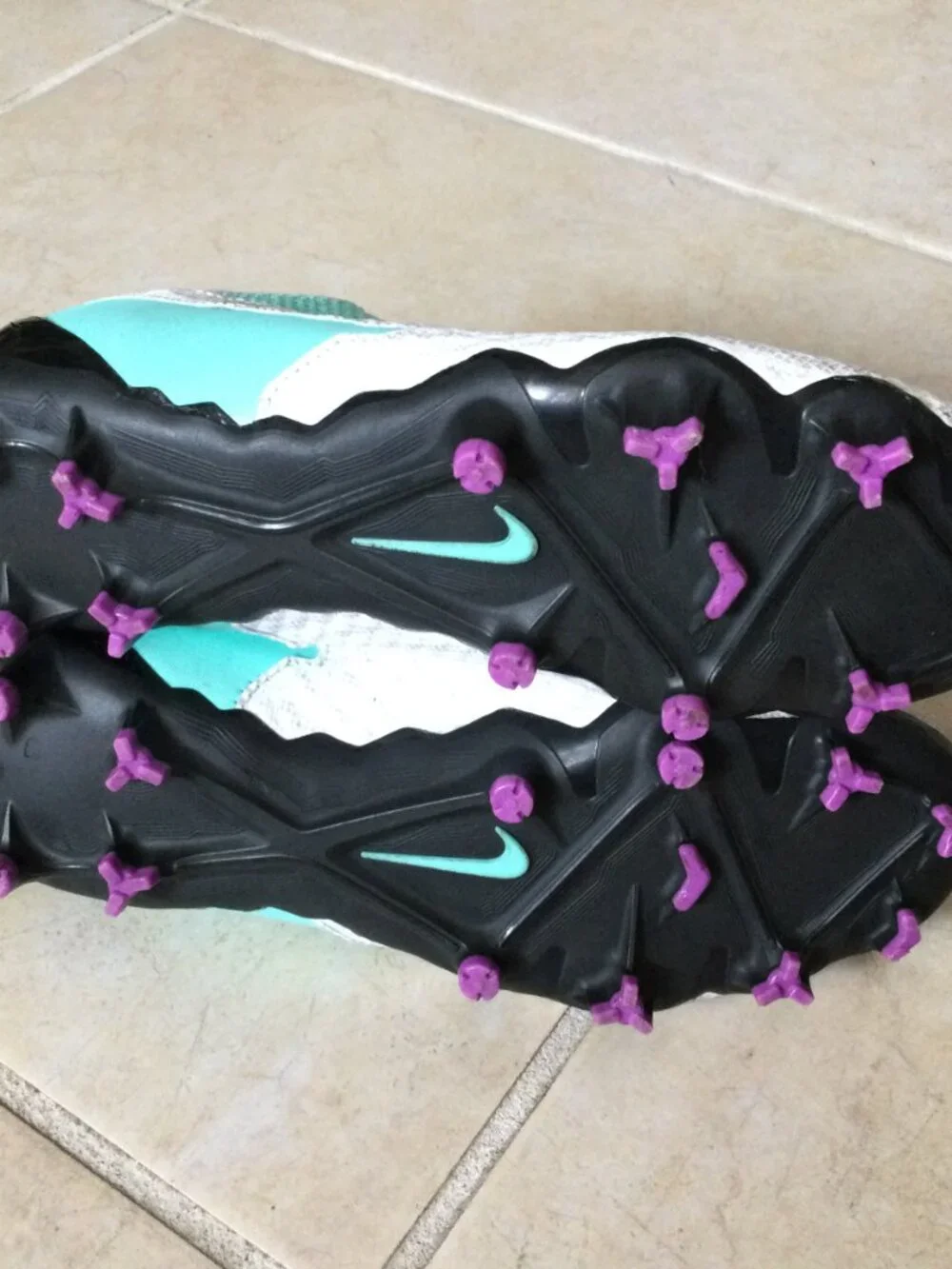 Nike Jr. Phantom GX Academy Dynamic Fit FG/MG soccer cleats white turquoise 4.5Y